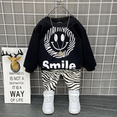 Vaikiškas dviejų dalių rinkinys tinka berniukams