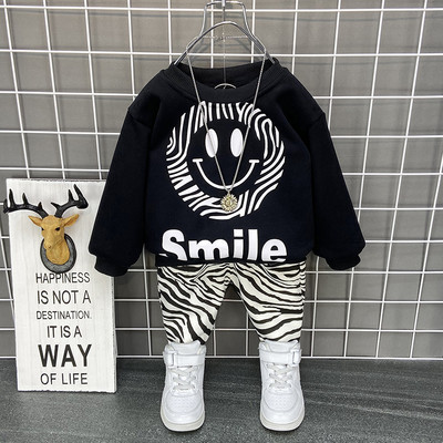 Vaikiškas dviejų dalių rinkinys tinka berniukams