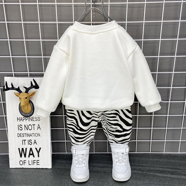 Vaikiškas dviejų dalių rinkinys tinka berniukams