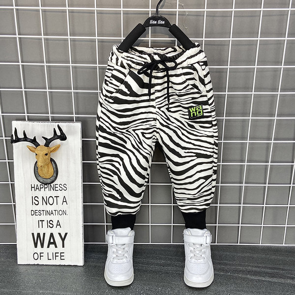 Vaikiškas dviejų dalių rinkinys tinka berniukams