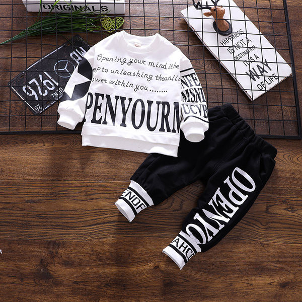 Σπορ σετ για αγόρια σε δύο μέρη σε μαύρο και άσπρο χρώμα