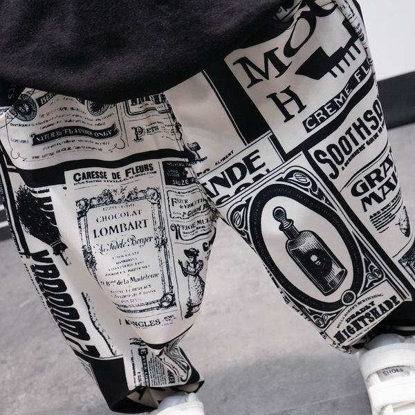 Modern nyári szett fiúknak - póló és színes nadrág