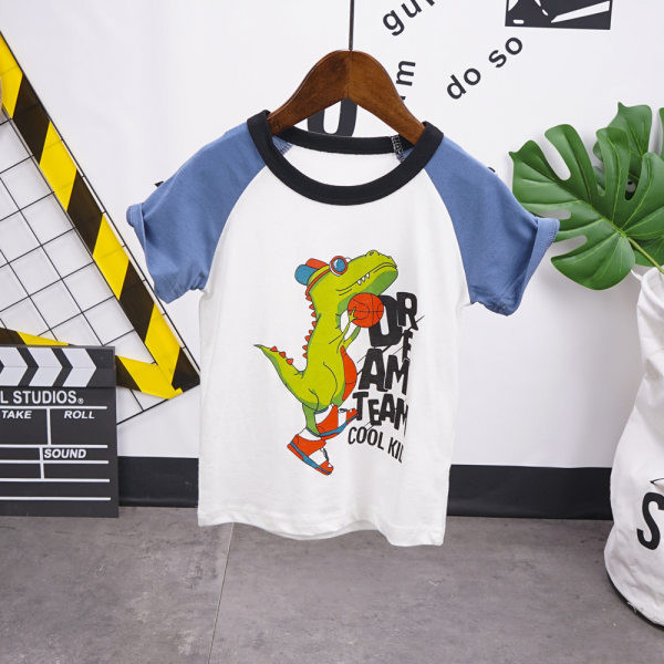 Dječja majica s aplikacijom u boji i traperice s poderanim motivom