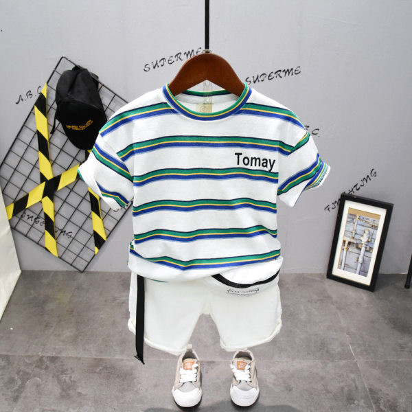 Dnevni set prugaste majice i kratkih hlačica