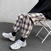 Ležeran model širokih muških kariranih hlača