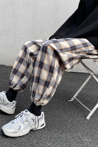 Ležeran model širokih muških kariranih hlača