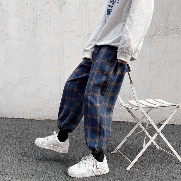 Ležeran model širokih muških kariranih hlača