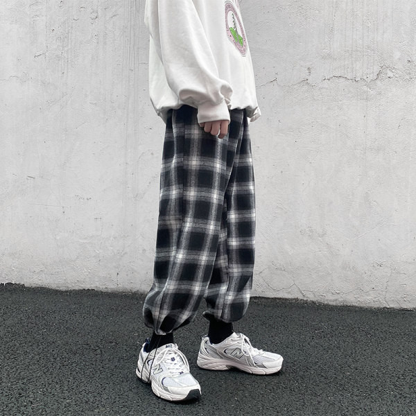 Ležeran model širokih muških kariranih hlača