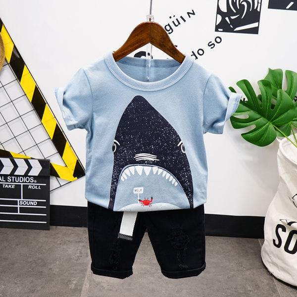 Παιδική καθημερινή φόρμα για αγόρια - μπλουζάκι με απλικέ και τζιν