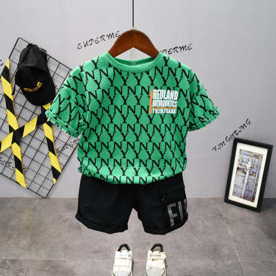 Μοντέρνο καλοκαιρινό σετ για αγόρια - μπλουζάκι με επιγραφές και παντελόνι με τσέπη