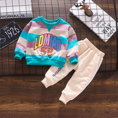 Dnevni dječji set za dječake sa šarenom bluzom i običnim hlačama