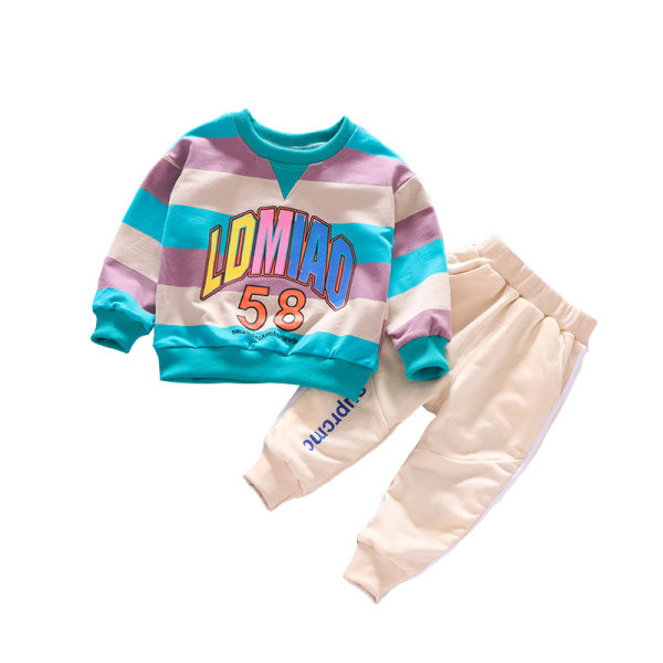 Dnevni dječji set za dječake sa šarenom bluzom i običnim hlačama