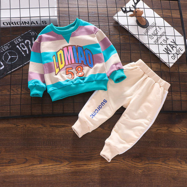 Dnevni dječji set za dječake sa šarenom bluzom i običnim hlačama