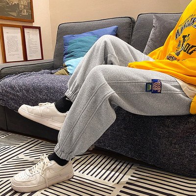 Muški aktualni široki model hlača