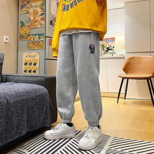 Muški aktualni široki model hlača