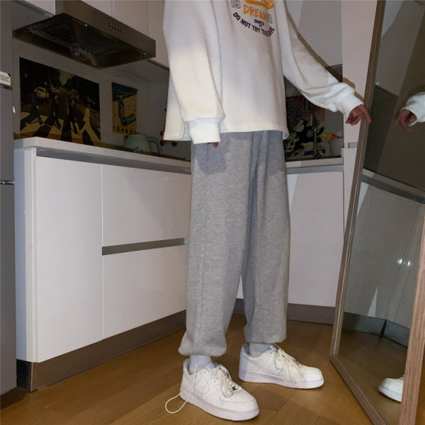 Μοντέρνο ανδρικό παντελόνι ίσιο μοντέλο με απλικέ