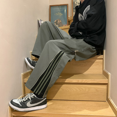 Muški široki model hlača s rubom i patentnim zatvaračem