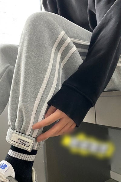 Ανδρικό casual παντελόνι με μπορντούρα