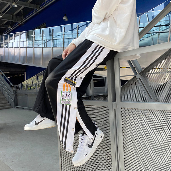 Ανδρικό παντελόνι  φαδύ μοντέλο με άκρα και κουμπιά