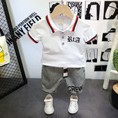 Dnevni set za dječake - bluza i kratke hlače s natpisom