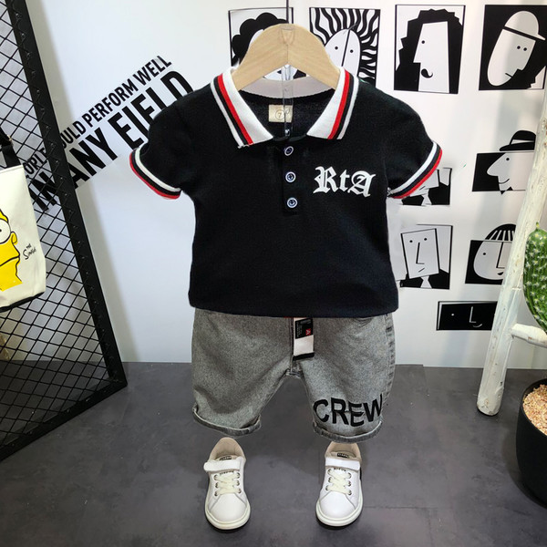 Dnevni set za dječake - bluza i kratke hlače s natpisom