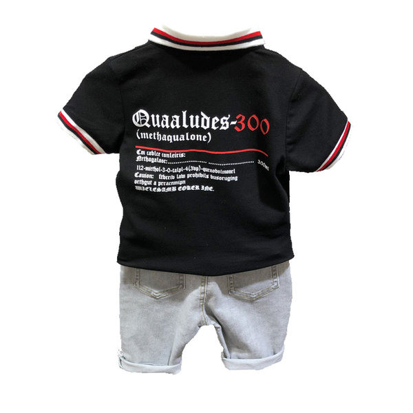 Dnevni set za dječake - bluza i kratke hlače s natpisom