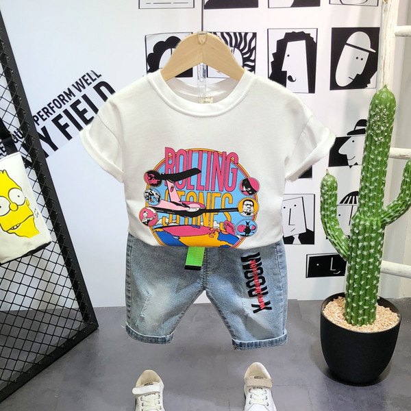 Καλοκαιρινό σετ για αγόρια μπλούζα με πολύχρωμες απλίκες και τζιν