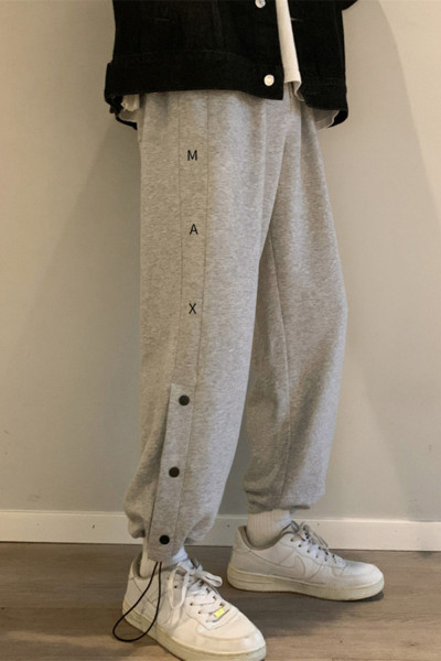 Vīriešu bikšu taisns modelis ar pogām un saitēm