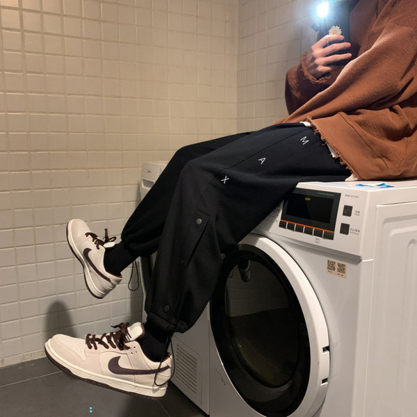 Vīriešu bikšu taisns modelis ar pogām un saitēm