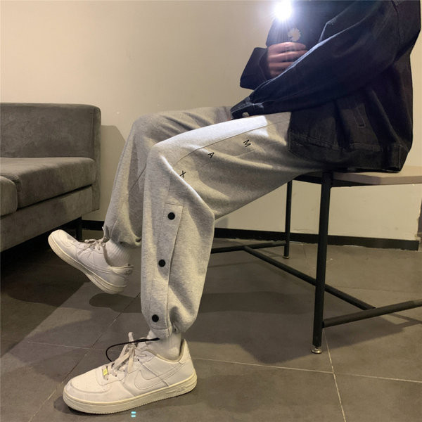 Vīriešu bikšu taisns modelis ar pogām un saitēm