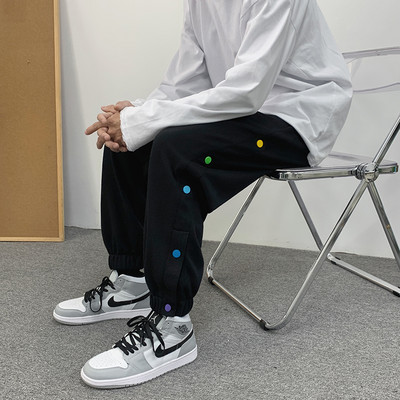 Ανδρικό παντελόνι με κουμπιά, ίσιο μοντέλο