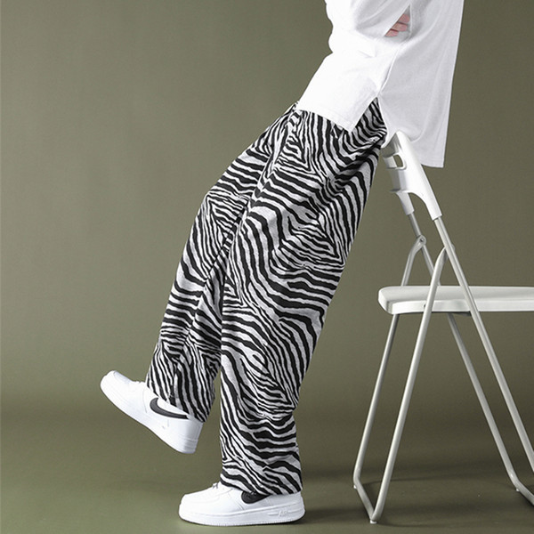 Široki model muških hlača sa animal printom