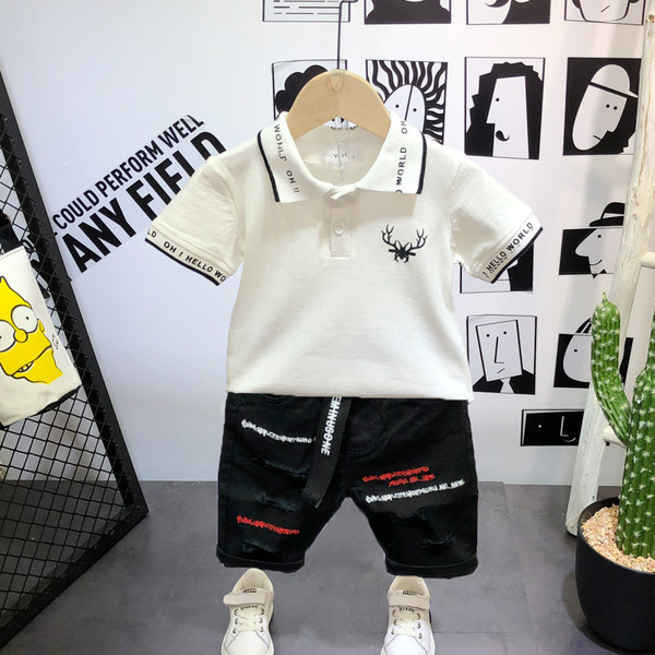 Καλοκαιρινό σετ - μπλούζα με κλασικό κολάρο και σορτς