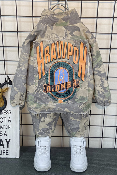 Μοντέρνα παιδικά σετ με ψηλό γιακά και επιγραφή