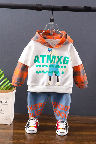 Dnevni dječji set za dječake od traperica i trenirke