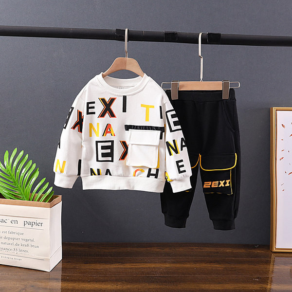 Dnevni dječji set za dječake s džepom na bluzi i hlačama