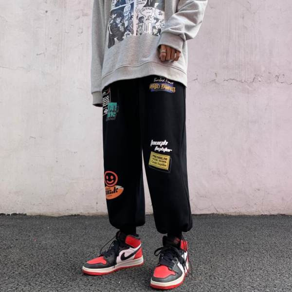 Ανδρικό παντελόνι με κορδόνια και απλικέ