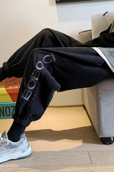 Ανδρικό παντελόνι φαρδύ μοντέλο με επιγραφές