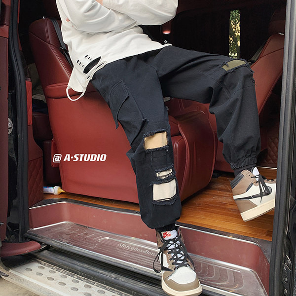 Ανδρικό παντελόνι με τσέπες - φαρδύ μοντέλο