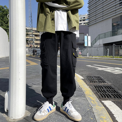 Ανδρικό μοντέρνο παντελόνι με πλαϊνές τσέπες