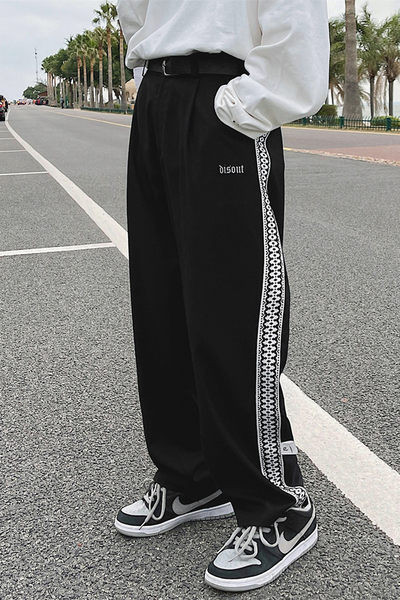 Ανδρικό παντελόνι φαρδύ μοντέλο  και επιγραφή