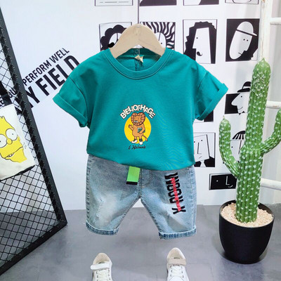 Majica kratkih rukava s aplikacijom u boji i kratke traperice