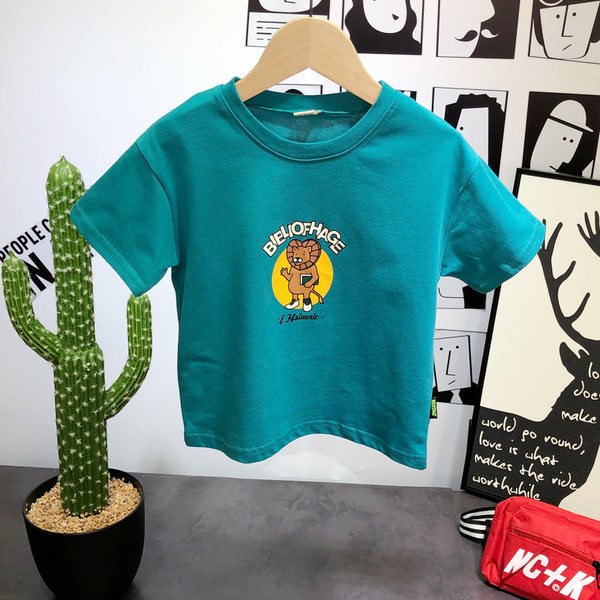 Majica kratkih rukava s aplikacijom u boji i kratke traperice