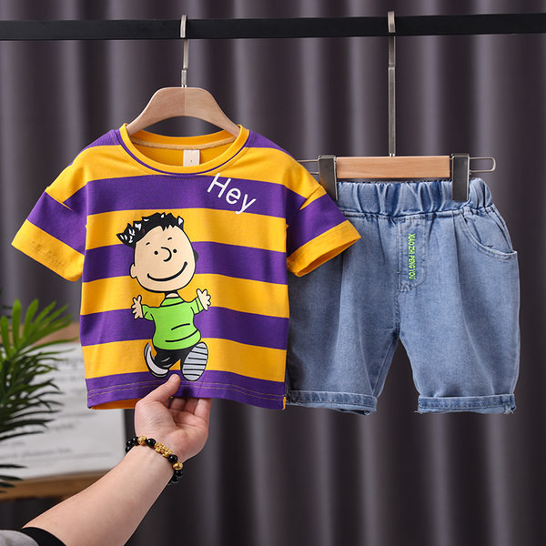 Παιδικό σετ με ριγέ μπλούζα με απλικέ και τζιν