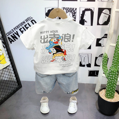 Casual μπλουζάκι με έγχρωμη εκτύπωση και κοντό τζιν