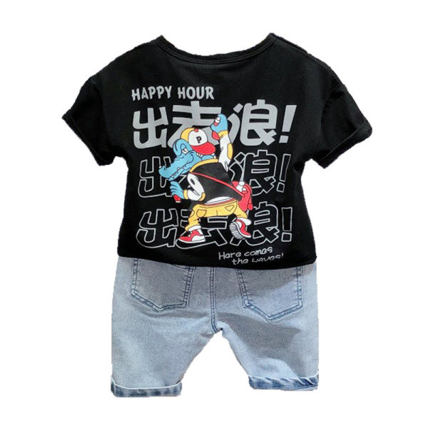 Casual μπλουζάκι με έγχρωμη εκτύπωση και κοντό τζιν