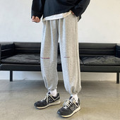 Model muških hlača običan s natpisom