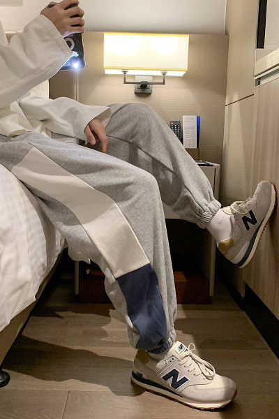 Μοντέρνο ανδρικό παντελόνι φαρδύ μοντέλο με ελαστικό