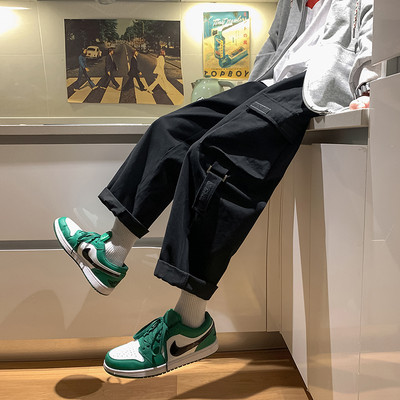 Φαρδύ μοντέλο ανδρικό παντελόνι με τσέπες