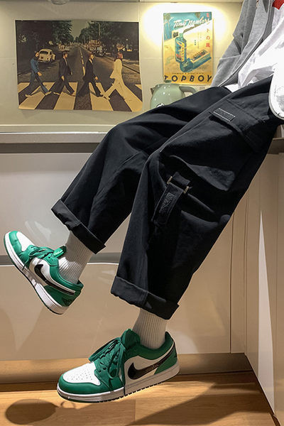 Φαρδύ μοντέλο ανδρικό παντελόνι με τσέπες